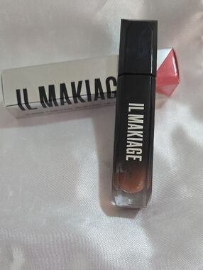IL Makiage Lip Service Lip Gloss in PDA 524